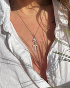 HARFLİ ÇİÇEKLİ GÜMÜŞ KOLYE