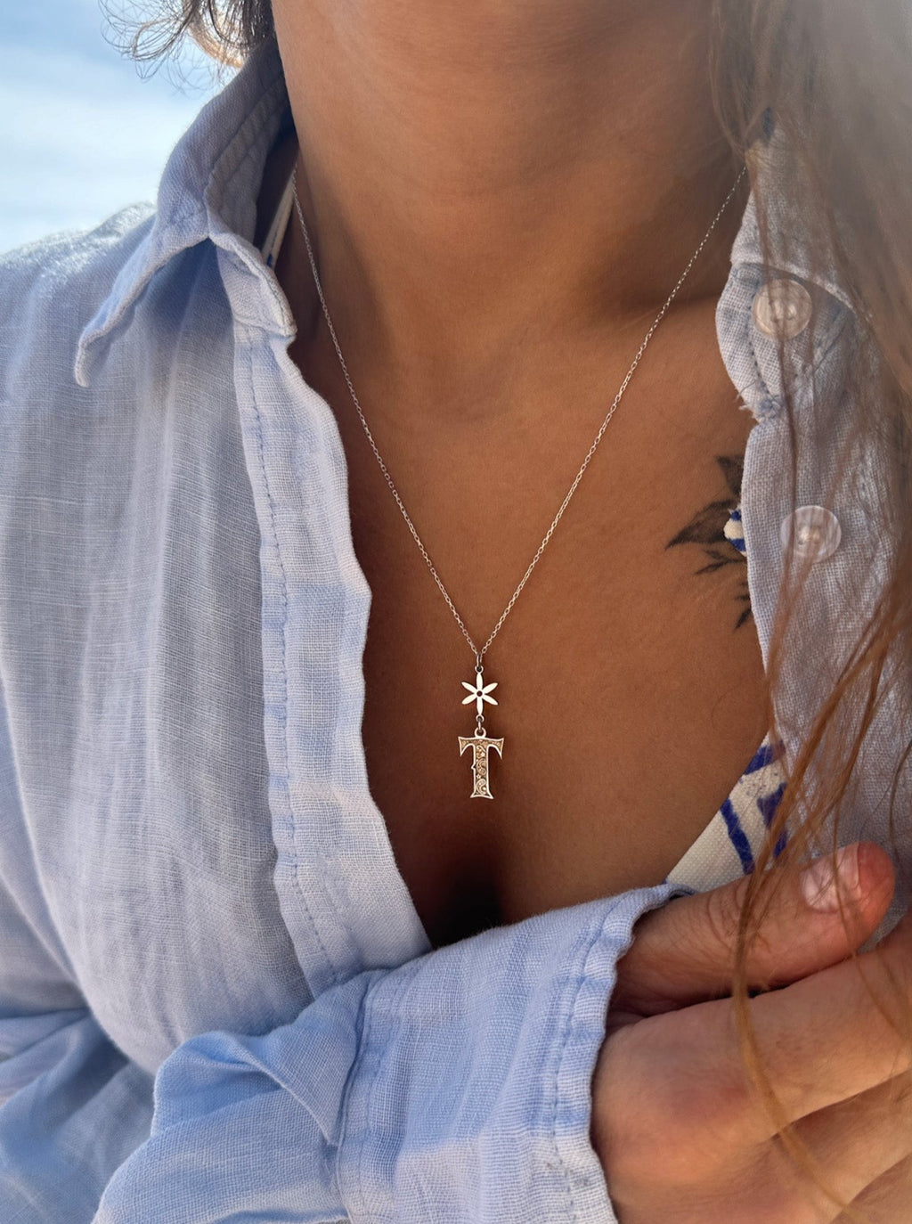 HARFLİ ÇİÇEKLİ GÜMÜŞ KOLYE