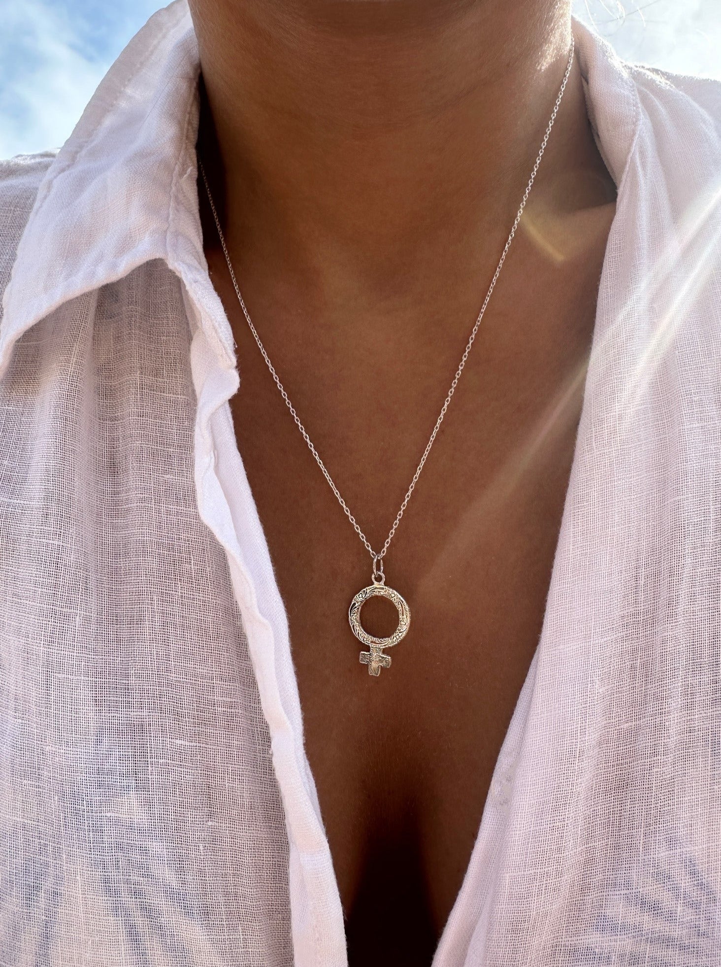 VENÜS SEMBOL GÜMÜŞ KOLYE