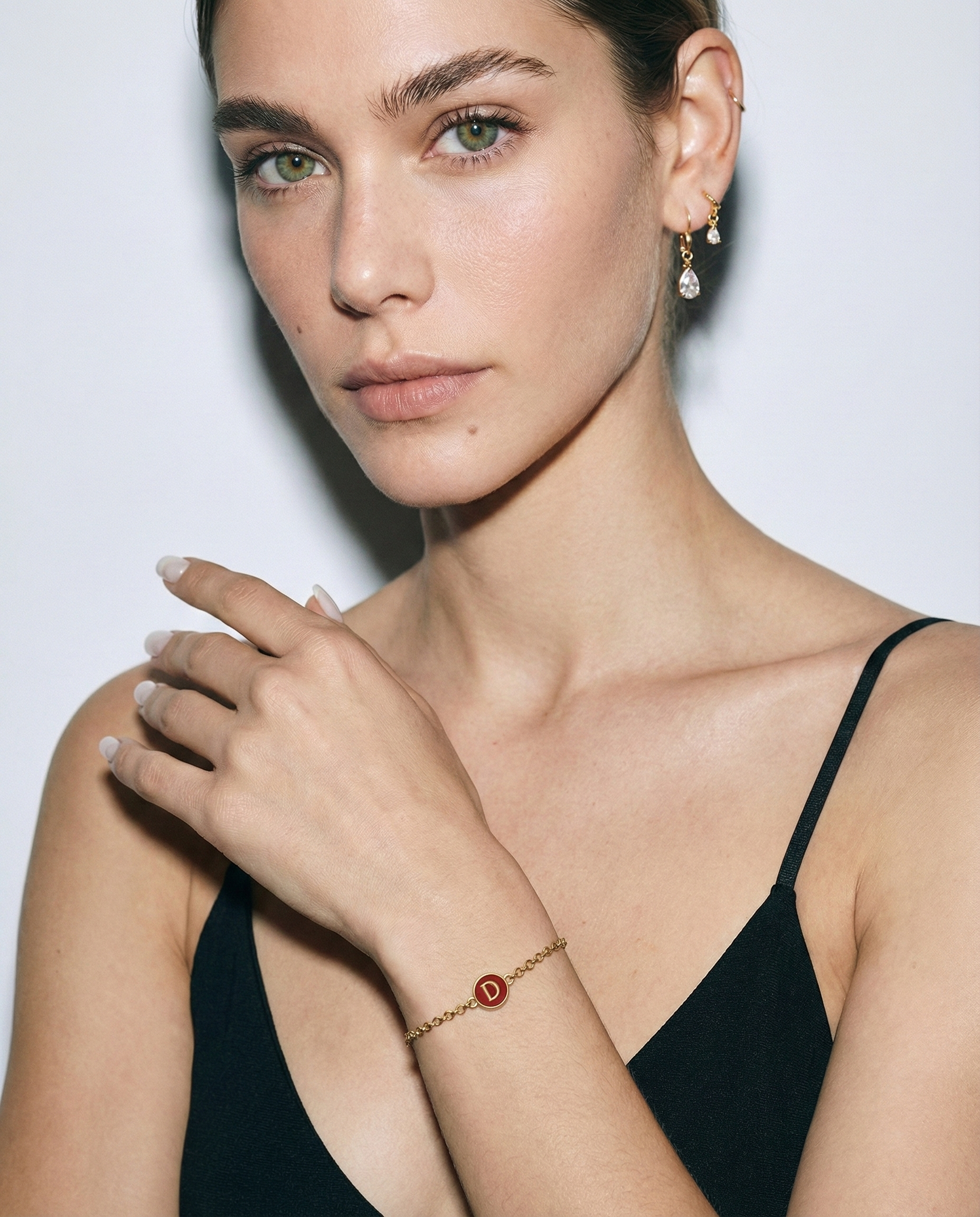 KIRMIZI HARF BİLEKLİK