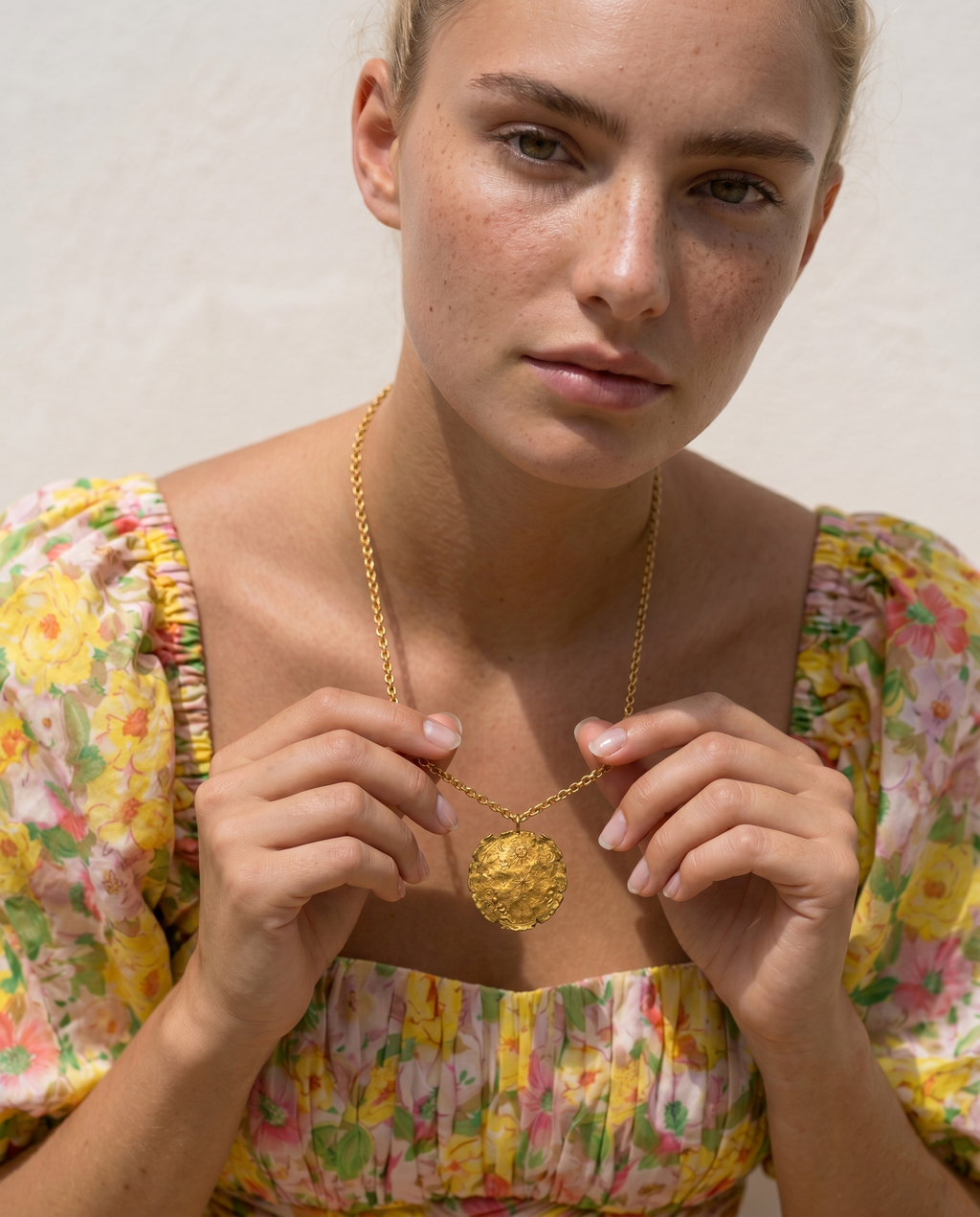 URANIA KOLYE