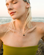 E HARFİ SİYAH GÜMÜŞ KOLYE