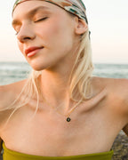 U HARFİ SİYAH GÜMÜŞ KOLYE