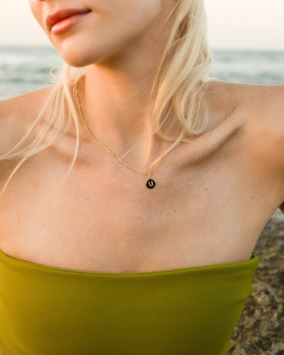 U HARFİ SİYAH GÜMÜŞ KOLYE