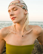 V HARFİ SİYAH GÜMÜŞ KOLYE