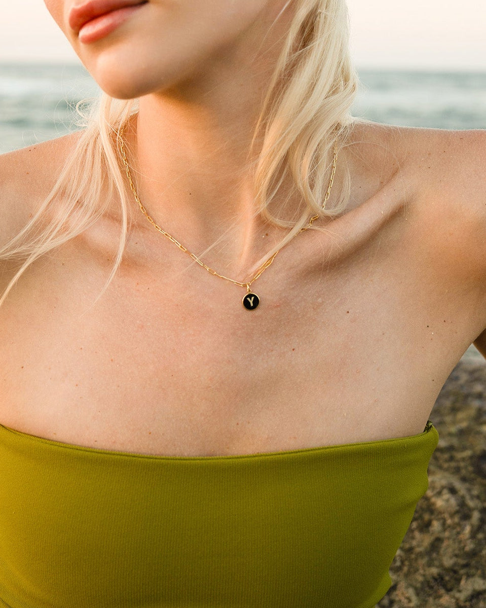 V HARFİ SİYAH GÜMÜŞ KOLYE